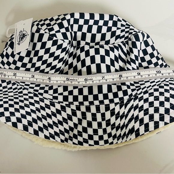 Disney Parks White Rabbit ALICE IN WONDERLAND Sherpa Lined Bucket Hat NEW - Picture 8 of 9